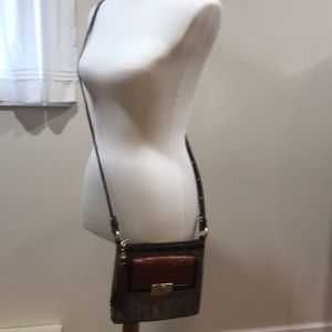 Brahmin 3 tones, crossbody purse, reptile texture.